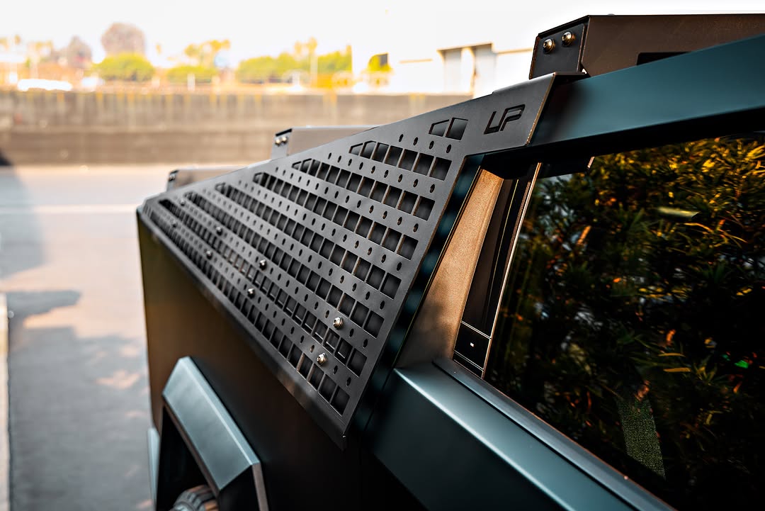 向上MollesAIL面板 +屋顶rAIlset安装ARE推出！我们认识你们许多人ARewAIting，并且我们正在努力努力赶上。

我们的Autospateam在Pure PPF Forest Green中使用了最新的客户Cyber​​truckWrAPP，收到了完整的ROVERRAIL和MOLLE RACK的UP升级。我们的技术team安装了将REAR外部转换为越野的功能安装表面所需的一切。 @unpluggedperformance