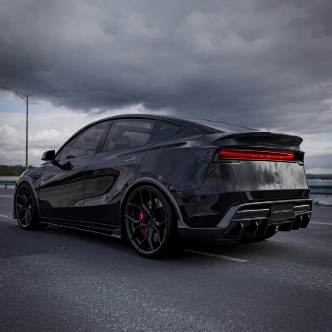 第一个型号Y车身套件🔥

🎥：未知
#tesla #teslapro #modely #newmodely #modelyrefresh #juniper #electric #ev #carsofinstagram @teslamotors.inc