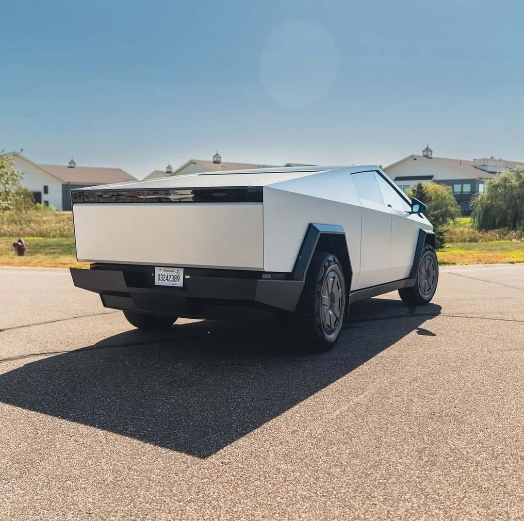 确保您一直滑动到正确 - 最佳角度😍👌 @teslanews247