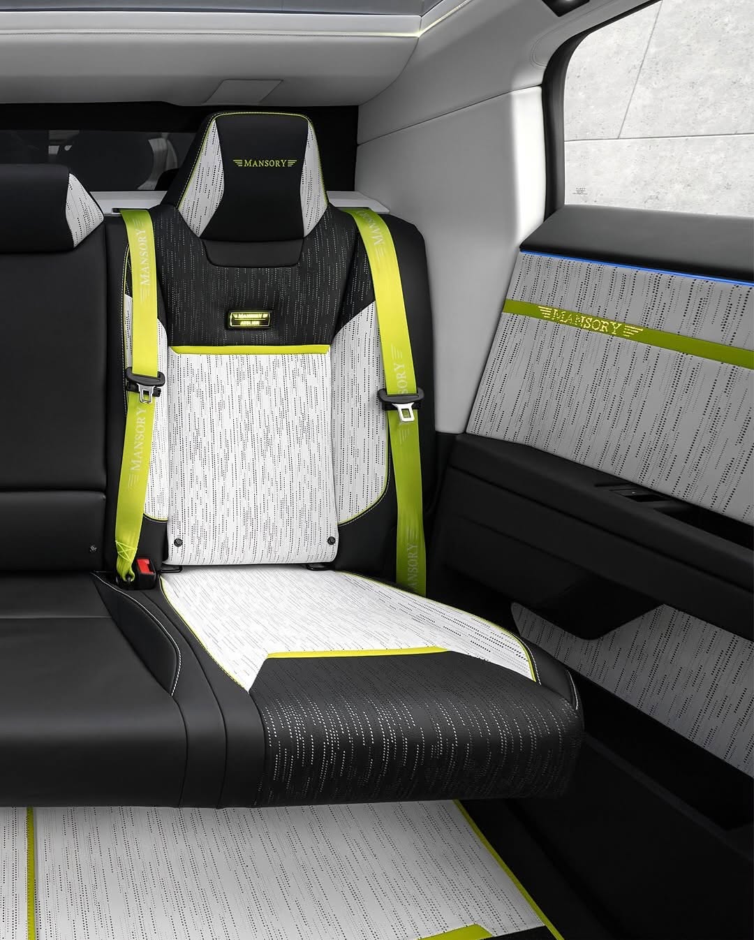 展示新近揭露的豪华塞伯里克！ 

在下面的评论中，让我们heAR您的想法ARE
#tesla #cybertruck #mansory #teslacybertruck #elonmusk #electricvehicle #carswithoutlimits @carswithoutlimits