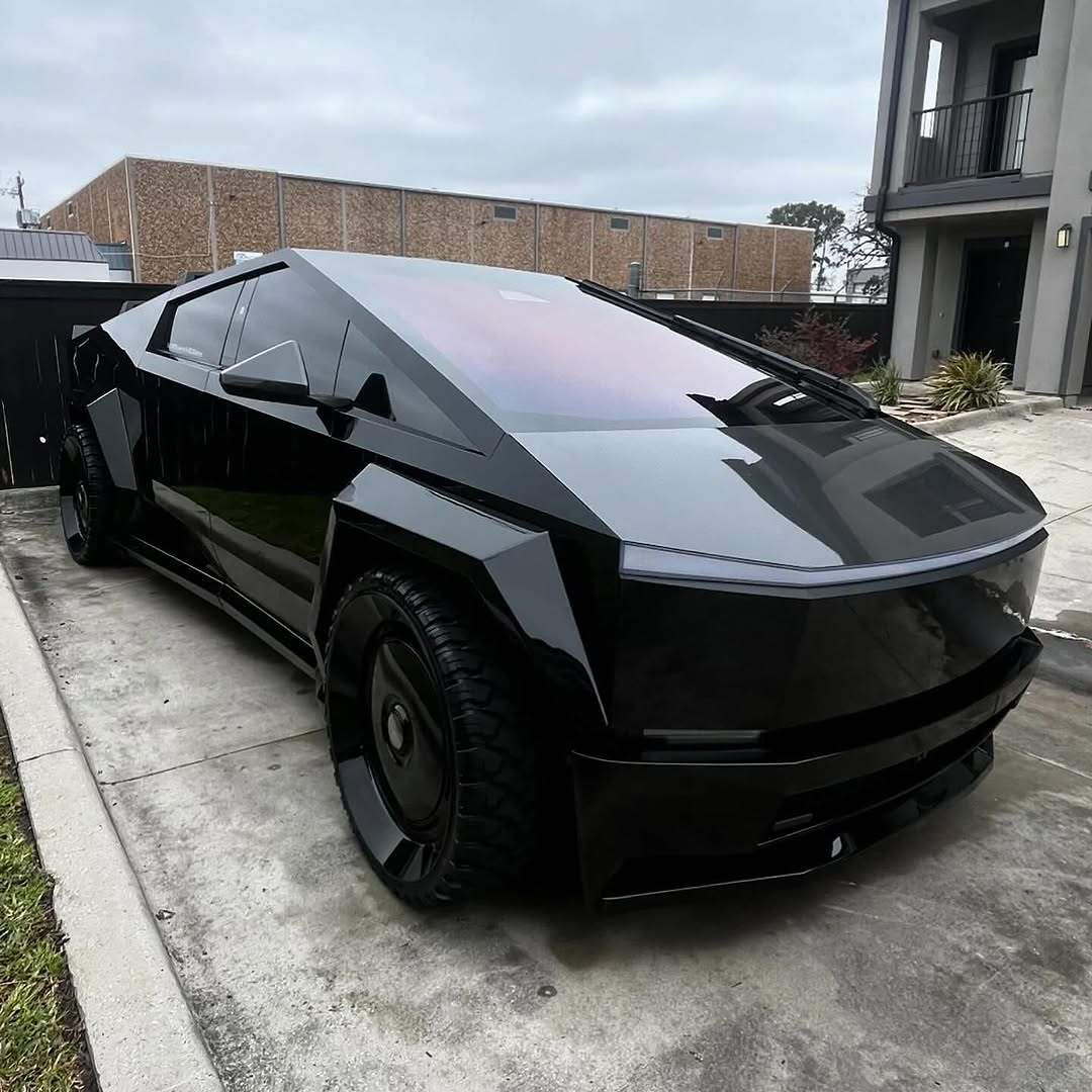 @mr_b.green_＃wIDebody#cybertruck on #forgiato @wheels@wheels1⟫ @forgiato