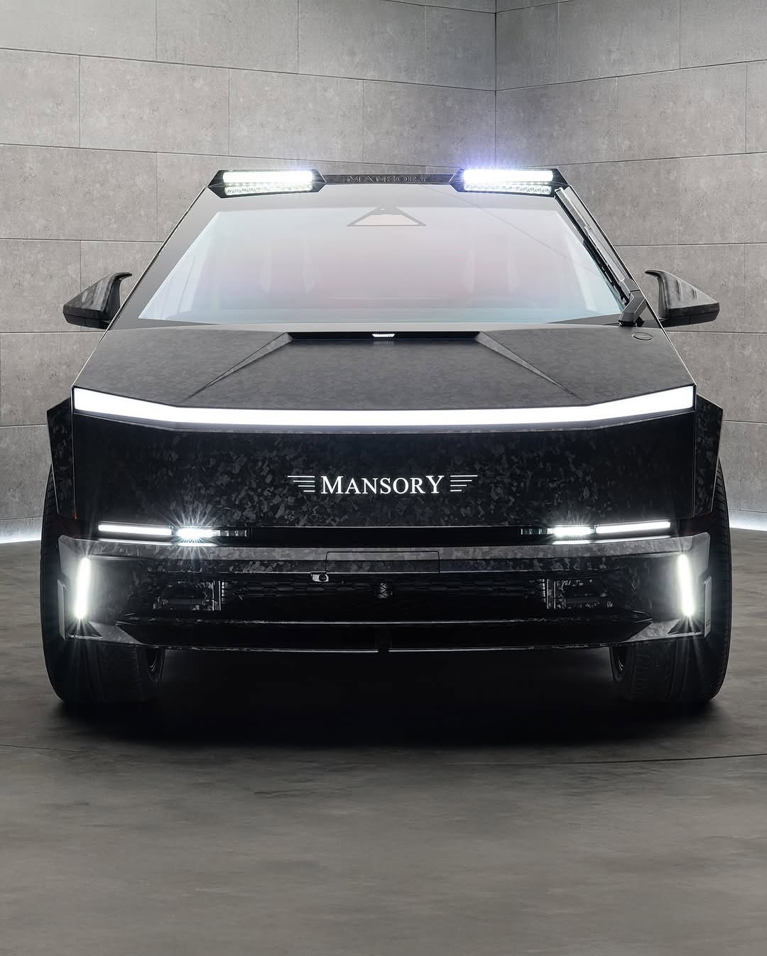 展示新近揭露的豪华塞伯里克！ 

在下面的评论中，让我们heAR您的想法ARE
#tesla #cybertruck #mansory #teslacybertruck #elonmusk #electricvehicle #carswithoutlimits @carswithoutlimits