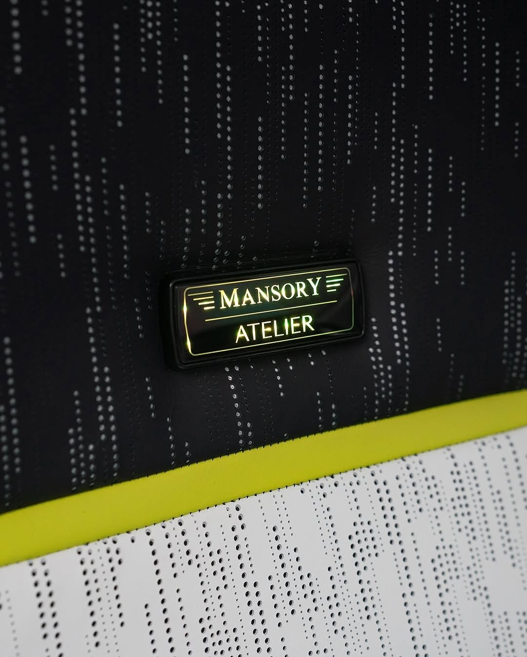 展示新近揭露的豪华塞伯里克！ 

在下面的评论中，让我们heAR您的想法ARE
#tesla #cybertruck #mansory #teslacybertruck #elonmusk #electricvehicle #carswithoutlimits @carswithoutlimits