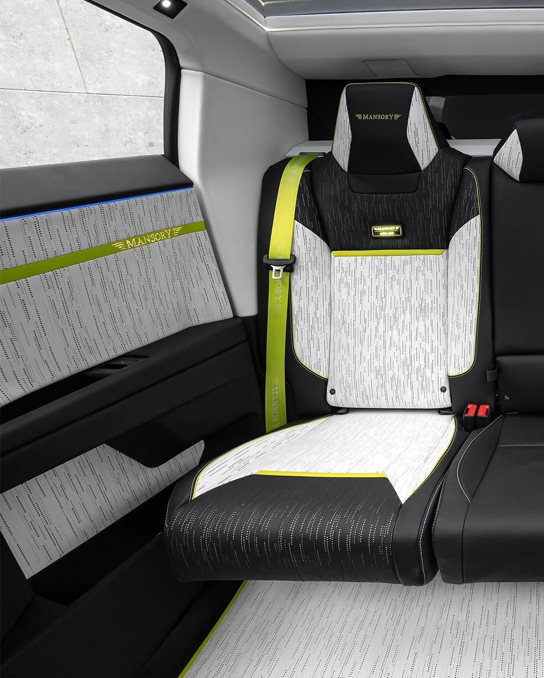 展示新近揭露的豪华塞伯里克！ 

在下面的评论中，让我们heAR您的想法ARE
#tesla #cybertruck #mansory #teslacybertruck #elonmusk #electricvehicle #carswithoutlimits @carswithoutlimits