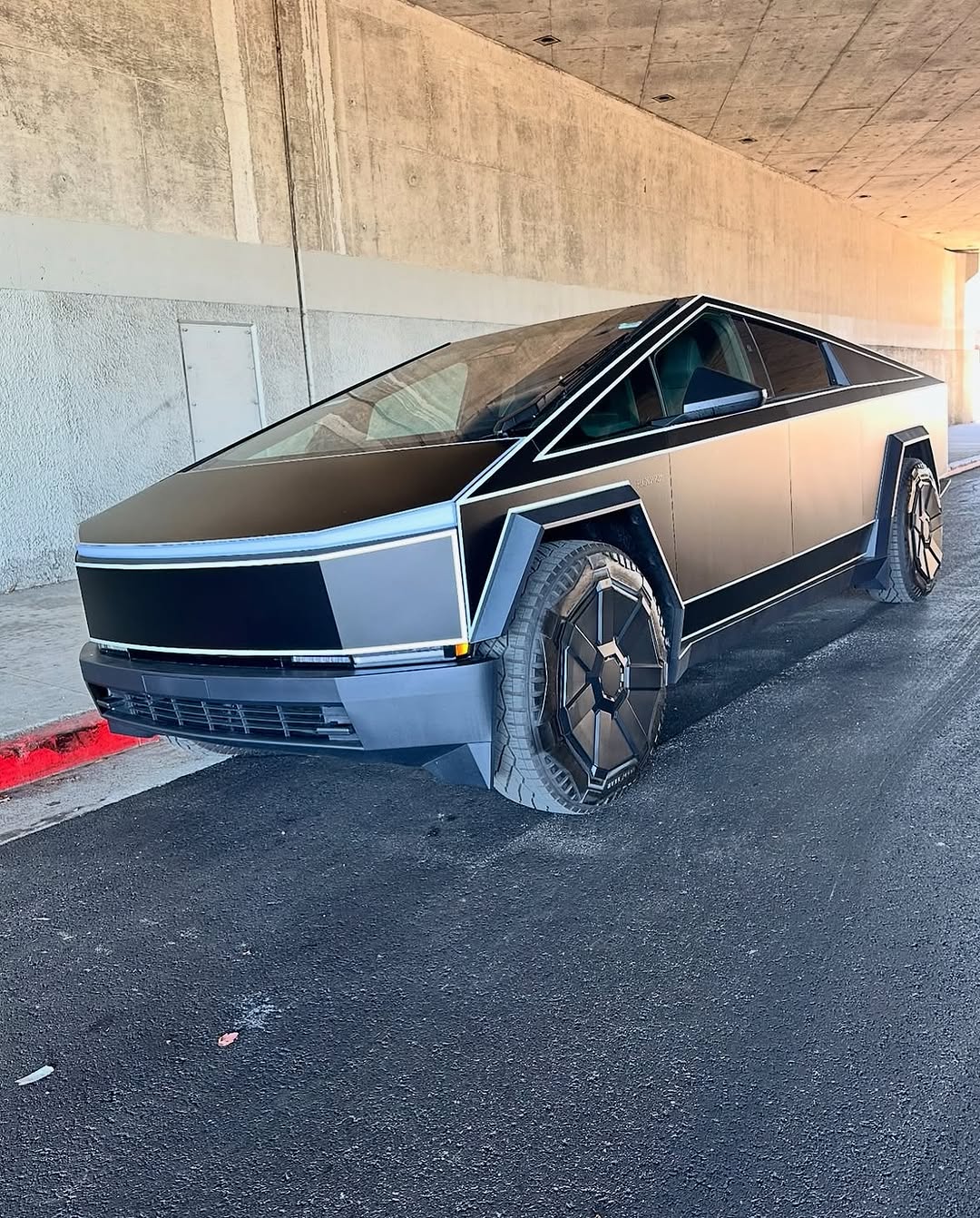 对这种#Tron风格的塞伯拉克的想法？

。
📍📍0⟫ 
🏬ca @teslaclubofamerica