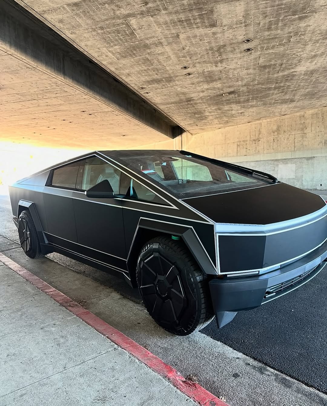 对这种#Tron风格的塞伯拉克的想法？

。
📍📍0⟫ 
🏬ca @teslaclubofamerica