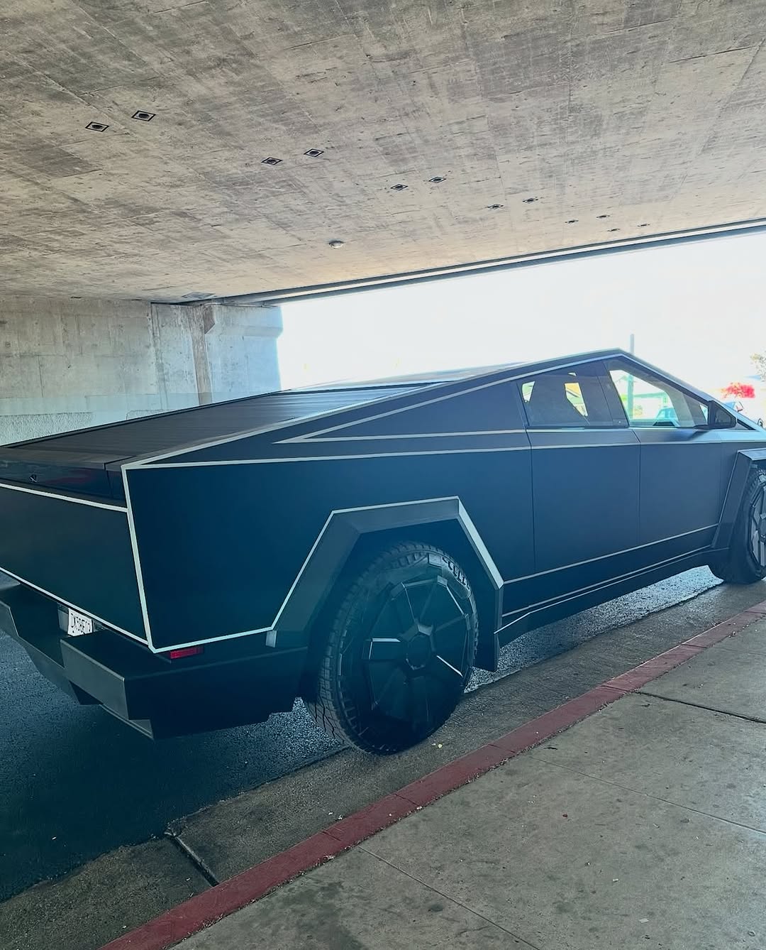 对这种#Tron风格的塞伯拉克的想法？

。
📍📍0⟫ 
🏬ca @teslaclubofamerica