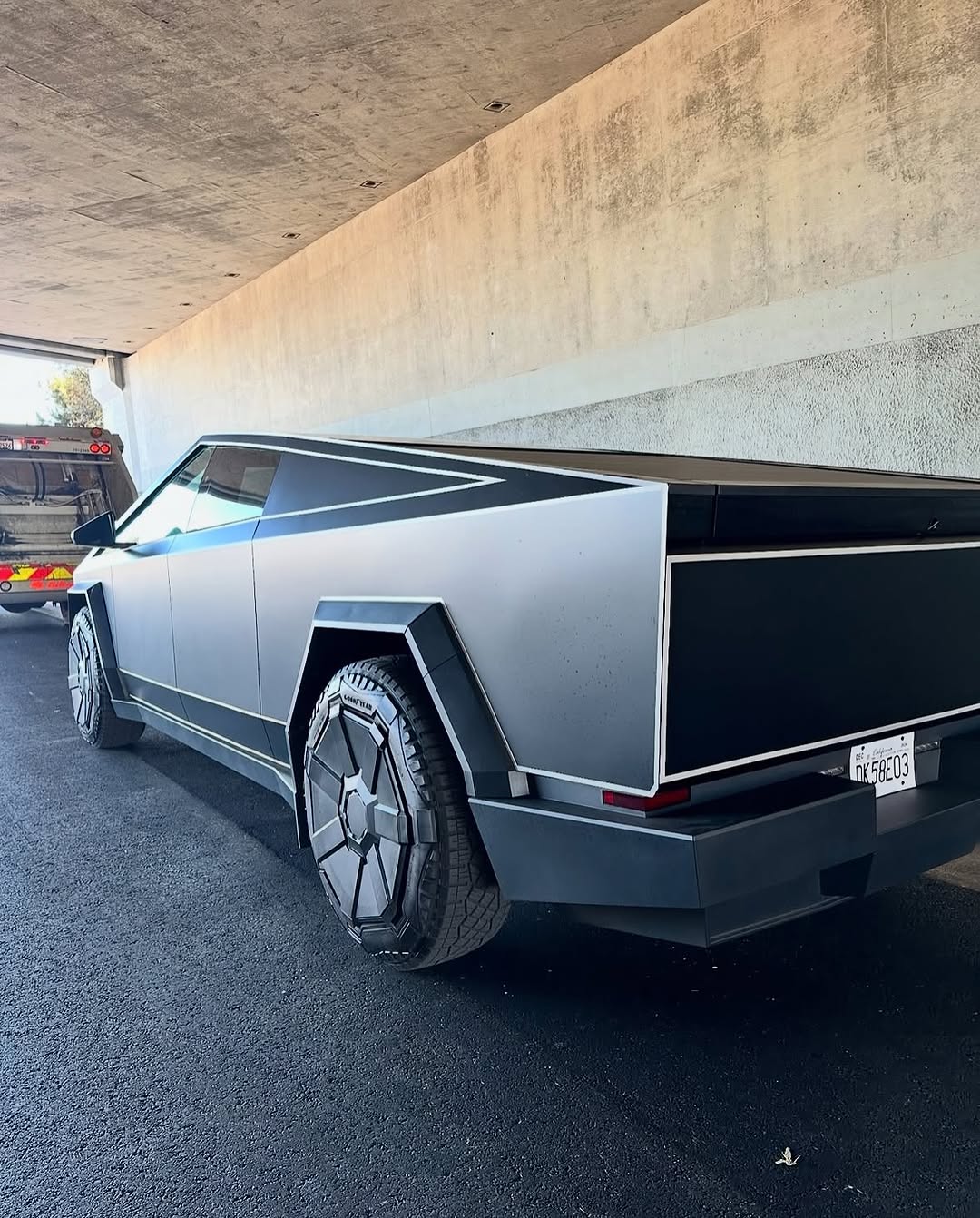 对这种#Tron风格的塞伯拉克的想法？

。
📍📍0⟫ 
🏬ca @teslaclubofamerica