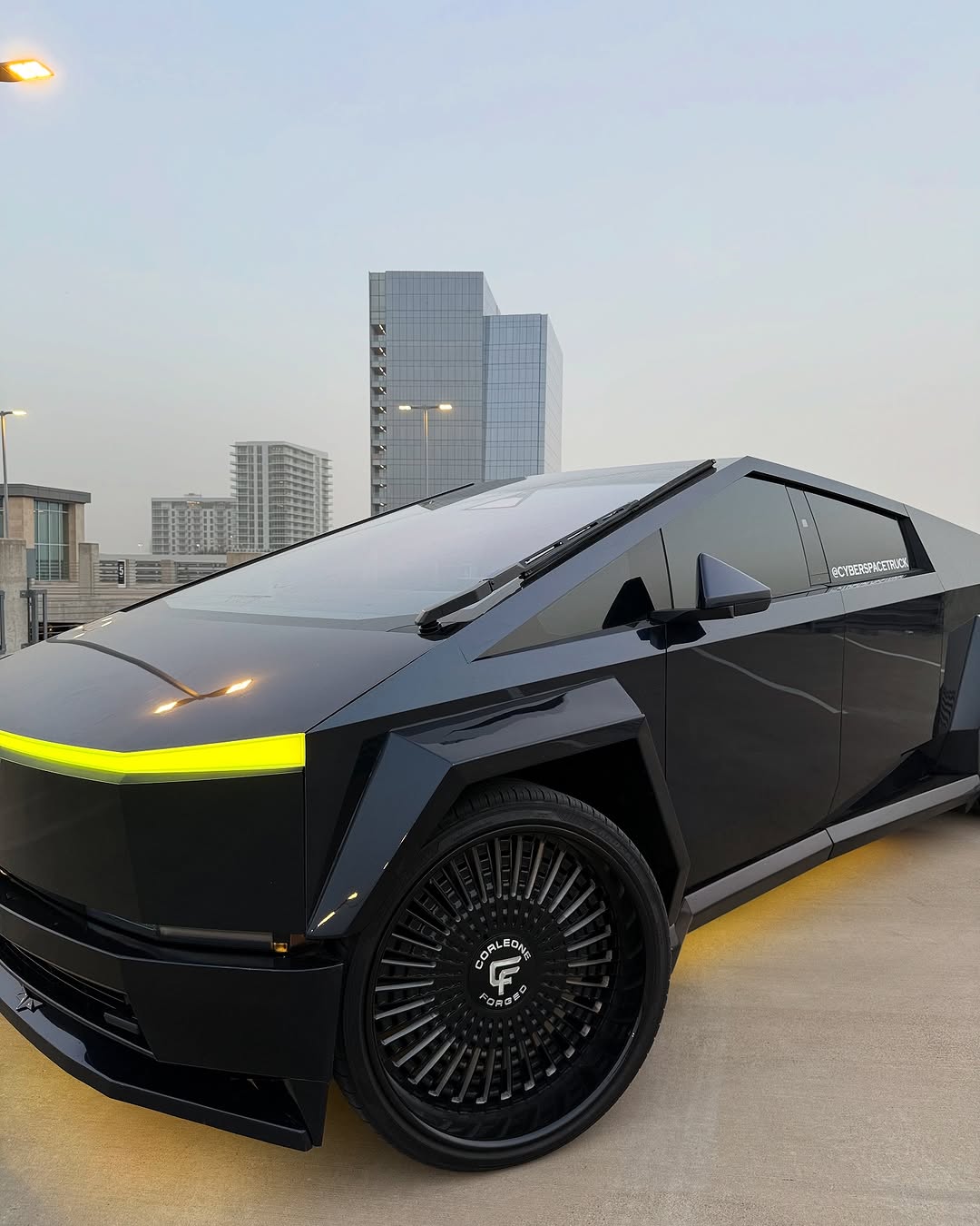 达拉斯沙尘暴闪烁🌆💨
 - 
 - 
 - 
 - 
 -
#cybertruck #fastcar #fastandfurious #miami #losangeles #florida #dallas #texas #chicago #houston #trucks #truckporn #carporn @cyberspacetruck