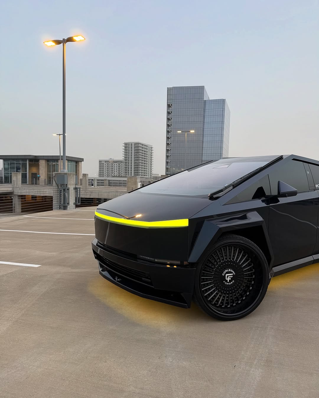 达拉斯沙尘暴闪烁🌆💨
 - 
 - 
 - 
 - 
 -
#cybertruck #fastcar #fastandfurious #miami #losangeles #florida #dallas #texas #chicago #houston #trucks #truckporn #carporn @cyberspacetruck