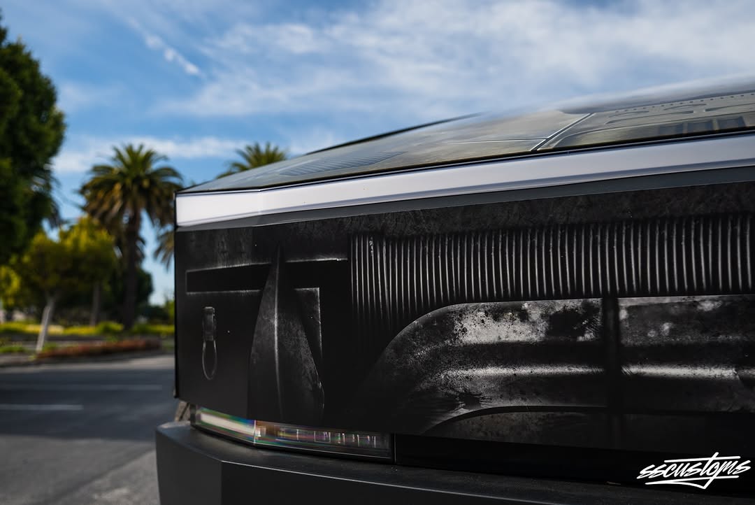 V2 Razorback Cyber​​truck包装套件在这里，它比以往任何时候都更好！ 🚗💥采用了更经过战斗测试的设计，增强的DetAILs和新鲜的Patina Elements，该升级已准备好将您的网络狂欢提升到一个新的水平。想要一些自定义的东西吗？ DM我们用LOGOs或调整来个性化您的包装，以使其成为您的独特之处。立即前往我们的Shopify，立即抓住您的！
•
•
•
___________________________________________
联系信息
（650）562-7034
销售@sscamerica.com 
___________________________________________
razorbackcybertruck #cybertruckwrap #cybertruckdesign #cybertruck #halo #CallofDuty＃vinylwr⟦2Inging#westcoastoriginal #siliconvalley＃sfbay⟦33⟧Ea#vehicleenhancementstudio #sscustudio #sscustom #wraphicdesign＃LIVERydesign#haloreach #halomemes #haloinfinte＃razorbackv2＃razorbackv2＃razorbackversion2 #explore #exploremore #viral #reels #reels＃relonmusk #elonmusk #explorer #explorer #explorer #explorer @sscustoms