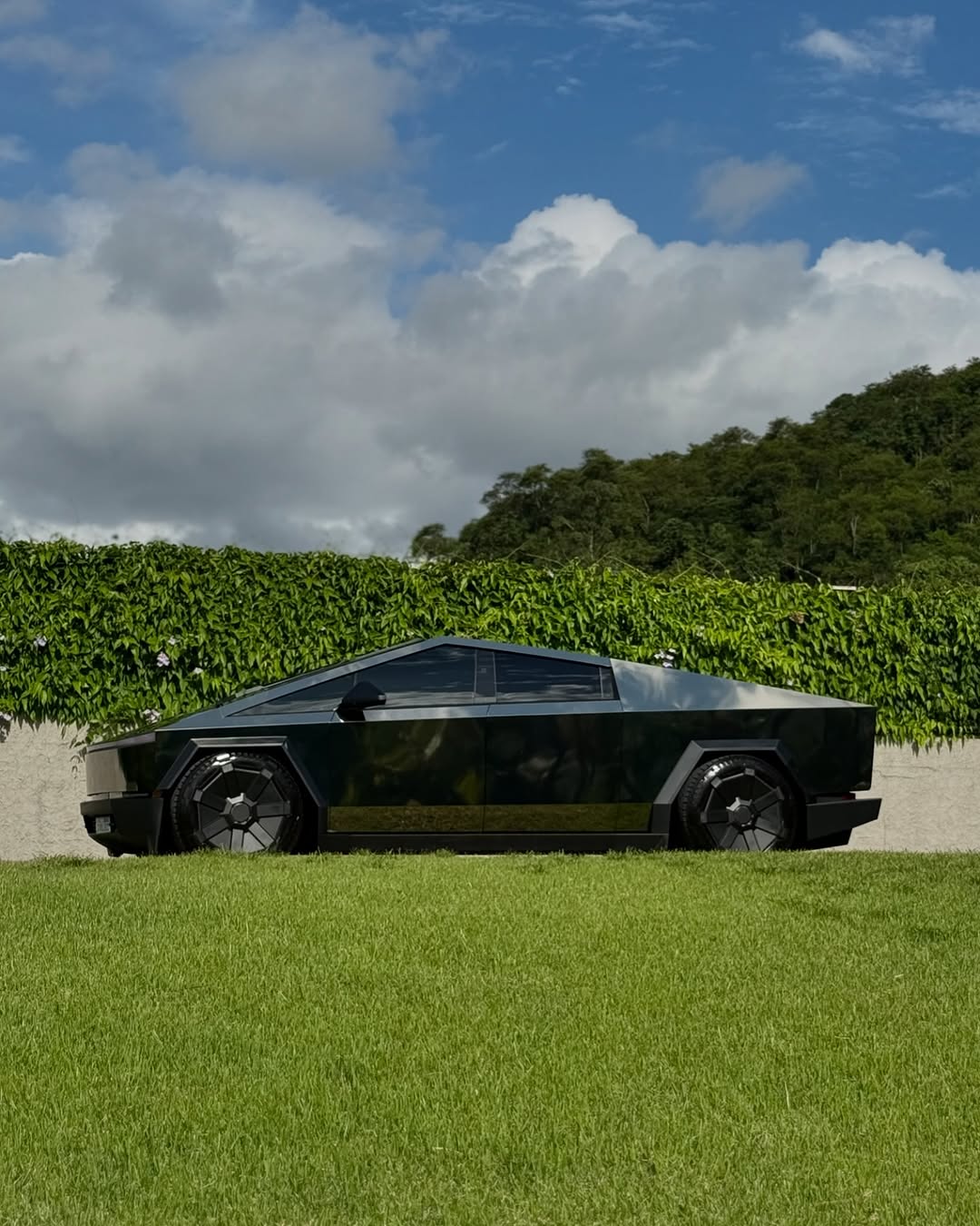 网络在黑暗铬中
网络🤣🤣🤣🤣
@teslamotors 
@petrystu@petrystudiocar
#cybertruck @daniellunelli