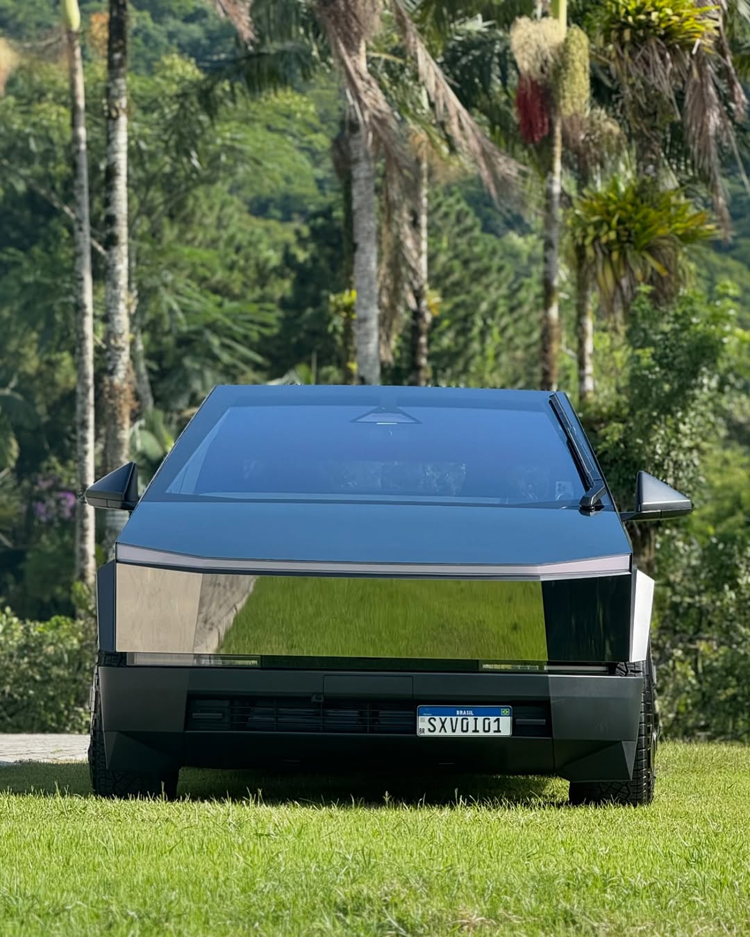 网络在黑暗铬中
网络🤣🤣🤣🤣
@teslamotors 
@petrystu@petrystudiocar
#cybertruck @daniellunelli