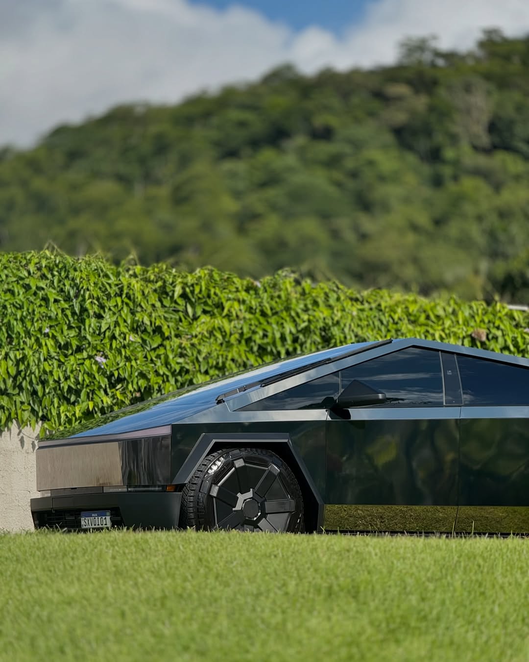 网络在黑暗铬中
网络🤣🤣🤣🤣
@teslamotors 
@petrystu@petrystudiocar
#cybertruck @daniellunelli