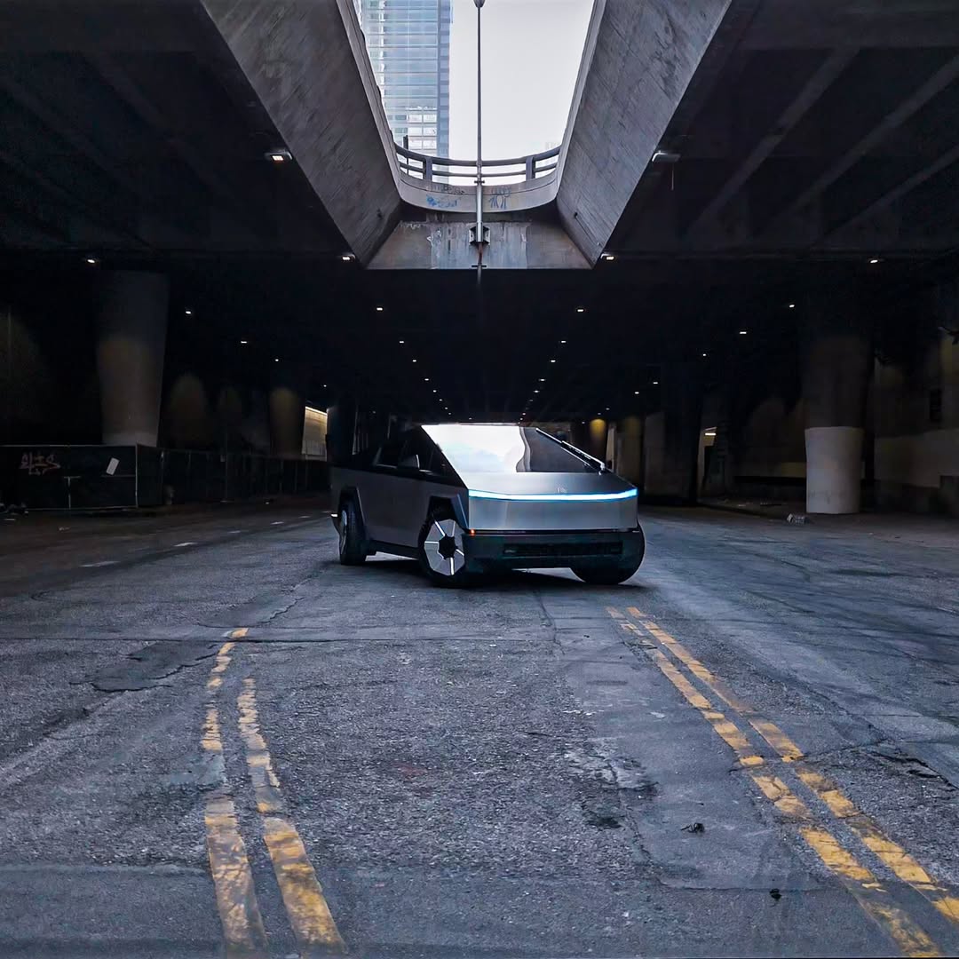 隧道中的特斯拉·塞伯克（Tesla Cyber​​truck）就像沟渠中的ARtang罐一样。 

📍洛杉矶，加利福尼亚 
🗓️十二月
👥@srt_cactusWRAPP0⟧0⟧AD @AIMwrap@aimwrap1⟫1
#TeslaCybertruck #Cybertruck #carsofinstagram #trucking #teslaadventures @teslafpv