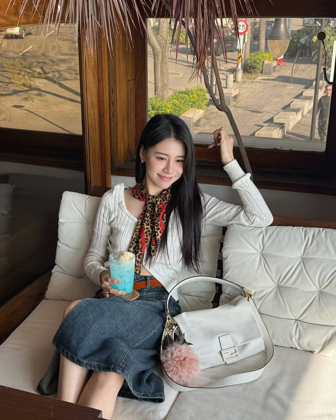 终于经过一周的rAI
还要恭喜@fendi100周年ARyy
fendi x红翼联名靴好看吗
#FendiSS25 #FendiMammaBaguette @yitzenn