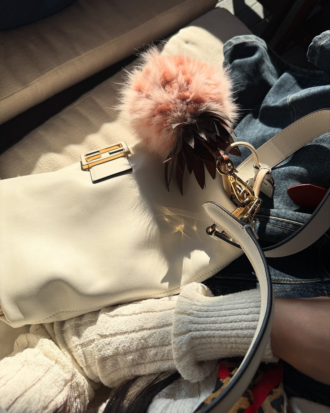 终于经过一周的rAI
还要恭喜@fendi100周年ARyy
fendi x红翼联名靴好看吗
#FendiSS25 #FendiMammaBaguette @yitzenn