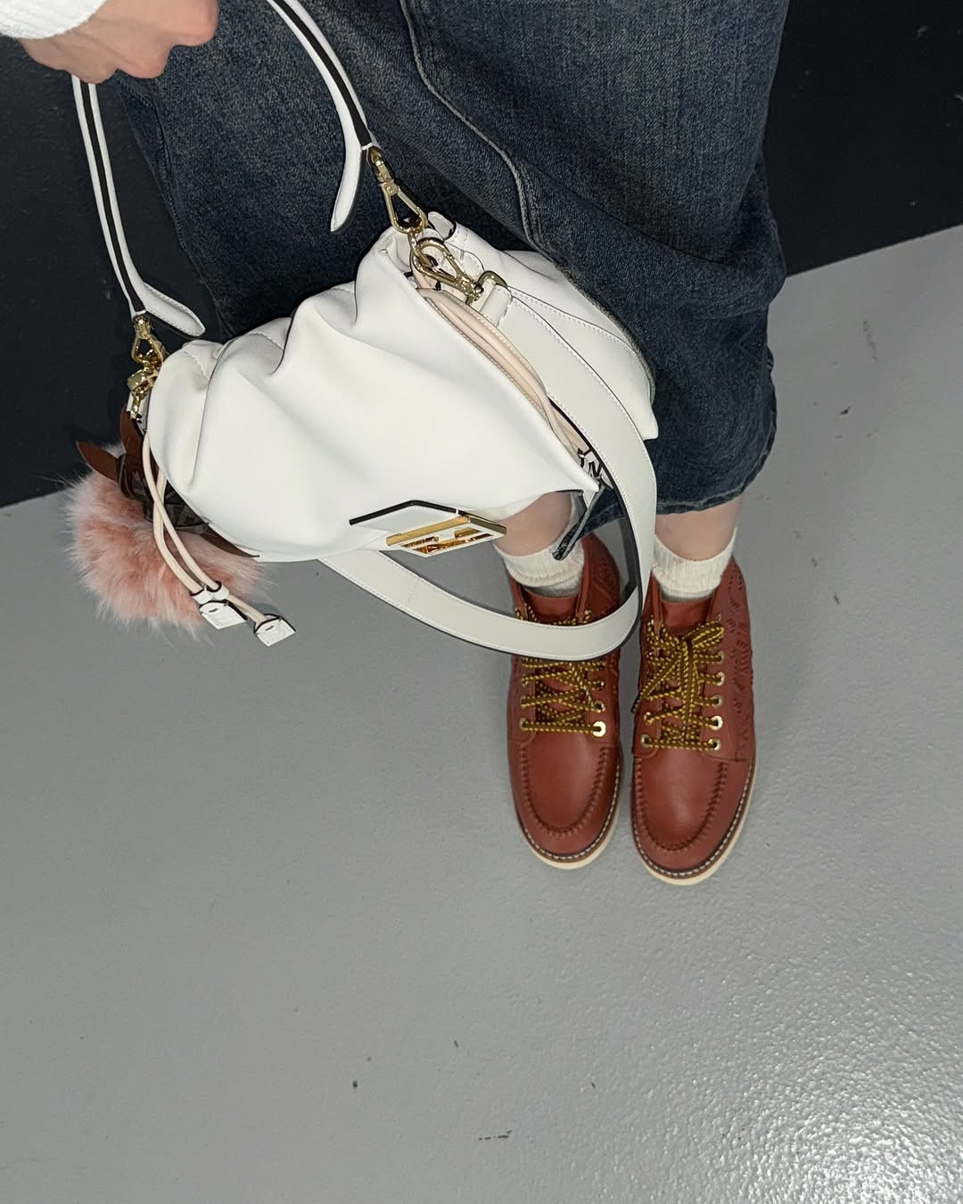 终于经过一周的rAI
还要恭喜@fendi100周年ARyy
fendi x红翼联名靴好看吗
#FendiSS25 #FendiMammaBaguette @yitzenn