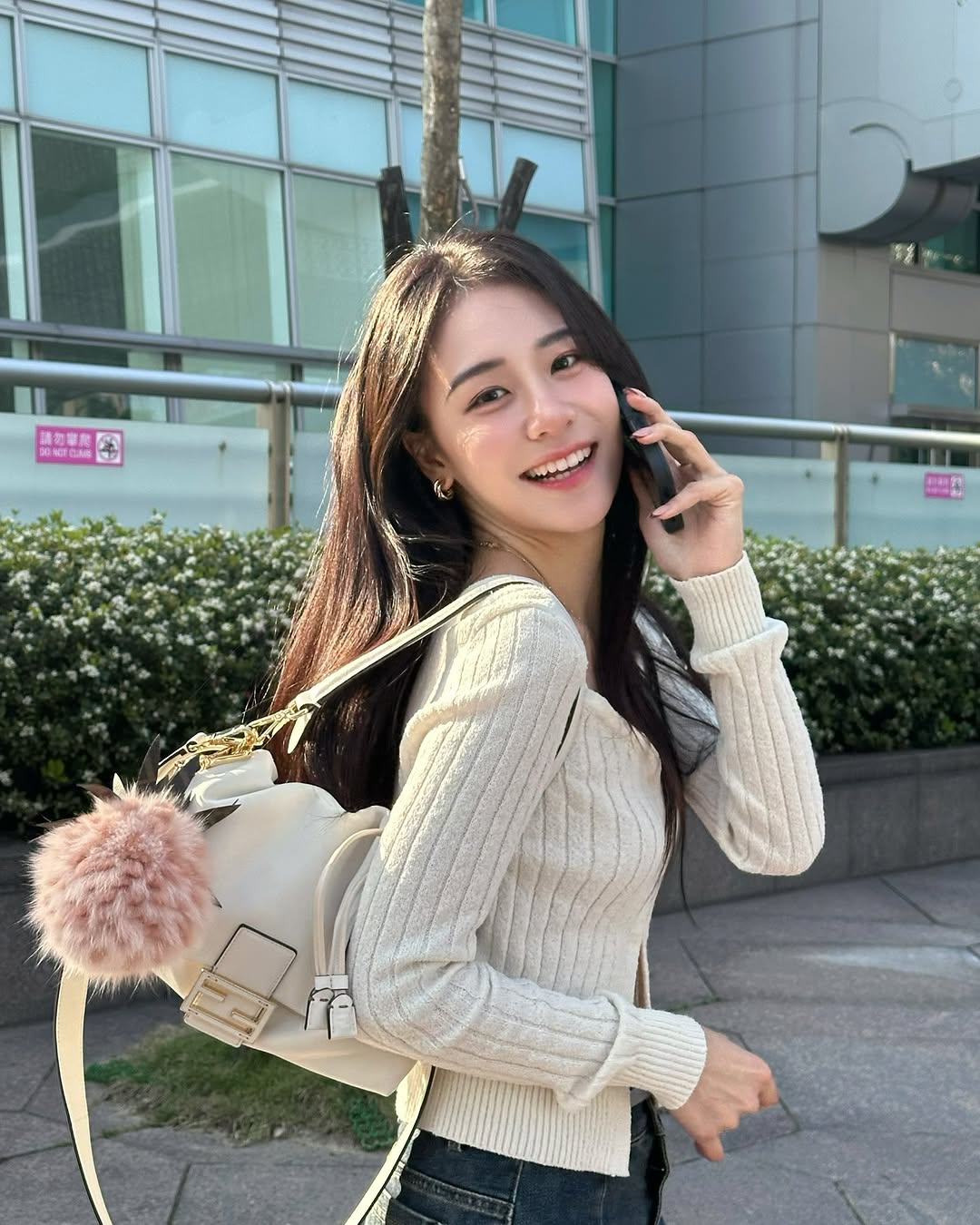 终于经过一周的rAI
还要恭喜@fendi100周年ARyy
fendi x红翼联名靴好看吗
#FendiSS25 #FendiMammaBaguette @yitzenn