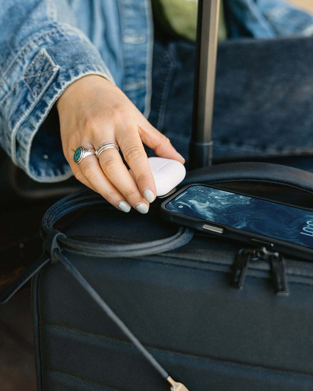 终极旅行配件?我们这样认为。
ChARge您的iPhone,AIrpods,APPLe手表等等。它具有APPLEWWAITS FASTCHARGER和USB-C连接器,这是您唯一需要包装的电缆。
立即抓住您的通用电缆。链接在生物中。
#nomad #nomadgoods @nomad