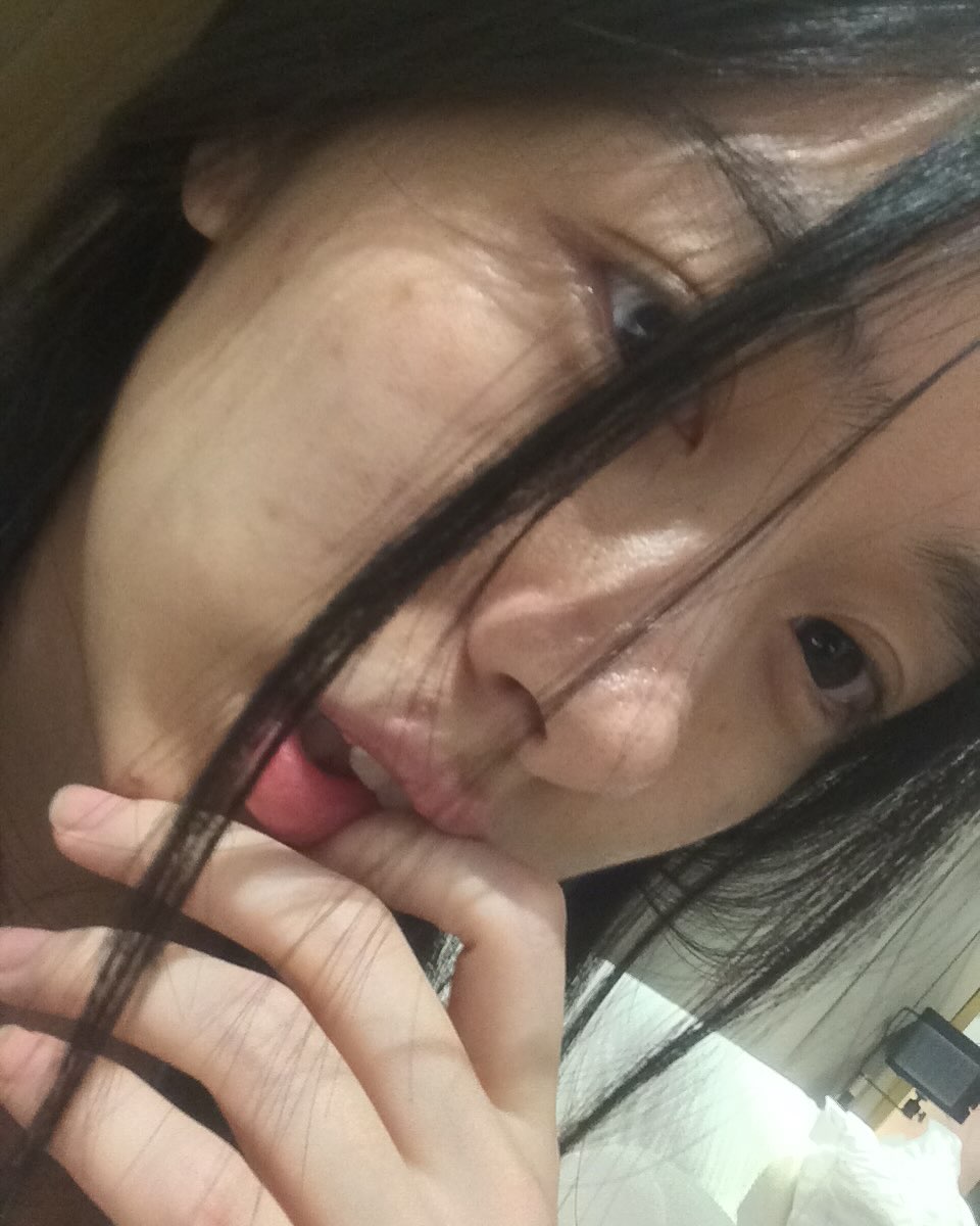 🕐时间过得好慢好慢呀
一个月感觉像过了一年
有什么推荐的耳洞位置吗
想去打耳洞・ᴥ - @eggwhite__