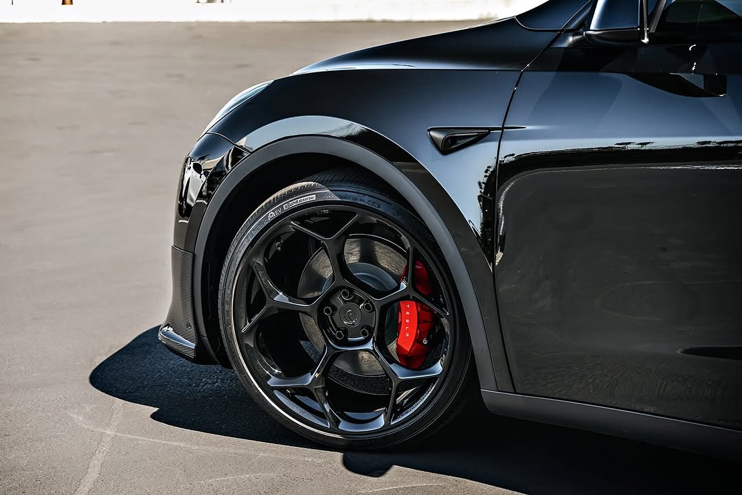 刚拿起第一代型号Y？我们在这里帮助您配备它。从CARBON纤维外部升级到降低弹簧和车轮，所有这些都可以。 @unpluggedperformance