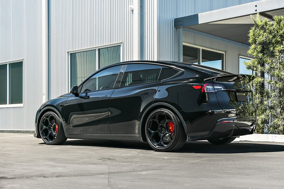 刚拿起第一代型号Y？我们在这里帮助您配备它。从CARBON纤维外部升级到降低弹簧和车轮，所有这些都可以。 @unpluggedperformance