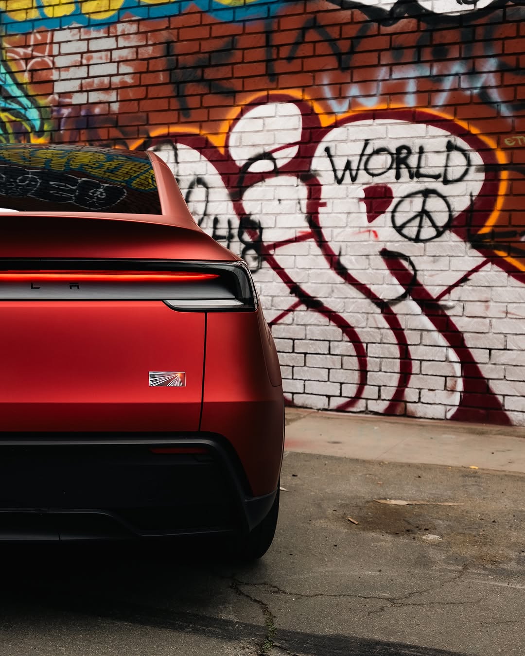 留在红色💋

为Tesla Model Y Juniper Launch Edition提供世界上第一个来自@flexishield的缎面铬红色完整PPF而感到自豪。非常感谢 @denniscw@denniscw_ytflexishieldteam信任我的过程。 

📸：@shotsbyshighguy 
@shotsbyshighguy世界：@denniscw_yt @aimwrap
•
•
•@denniscw_yt
#tesla #teslamodely #modelyjuniper #juniper #teslamotors #teslamemes #elon #flexishield #carphotography #red #wholelottared #newcar #ppf #ppfinstallation #ppffilm @aimwrap