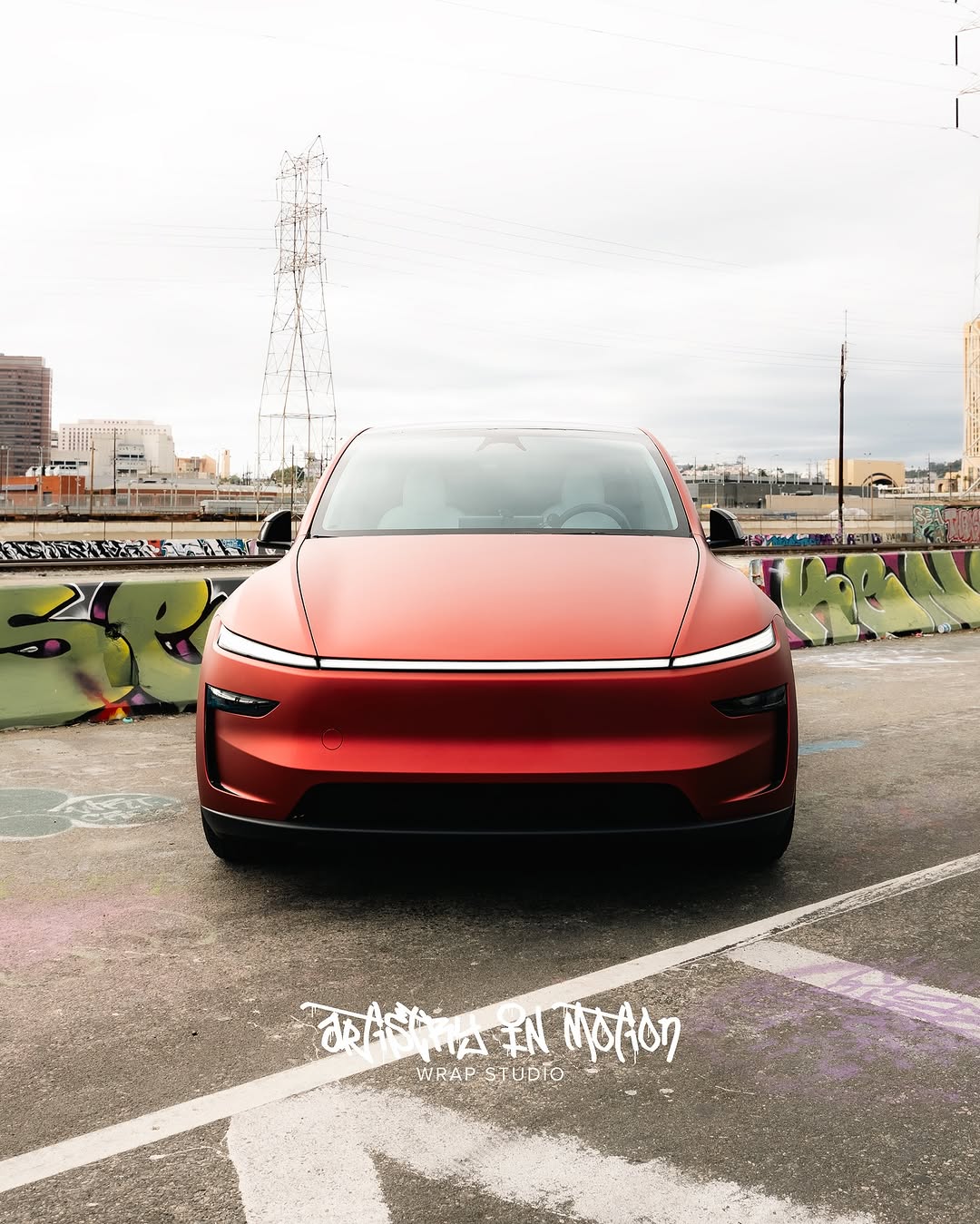留在红色💋

为Tesla Model Y Juniper Launch Edition提供世界上第一个来自@flexishield的缎面铬红色完整PPF而感到自豪。非常感谢 @denniscw@denniscw_ytflexishieldteam信任我的过程。 

📸：@shotsbyshighguy 
@shotsbyshighguy世界：@denniscw_yt @aimwrap
•
•
•@denniscw_yt
#tesla #teslamodely #modelyjuniper #juniper #teslamotors #teslamemes #elon #flexishield #carphotography #red #wholelottared #newcar #ppf #ppfinstallation #ppffilm @aimwrap