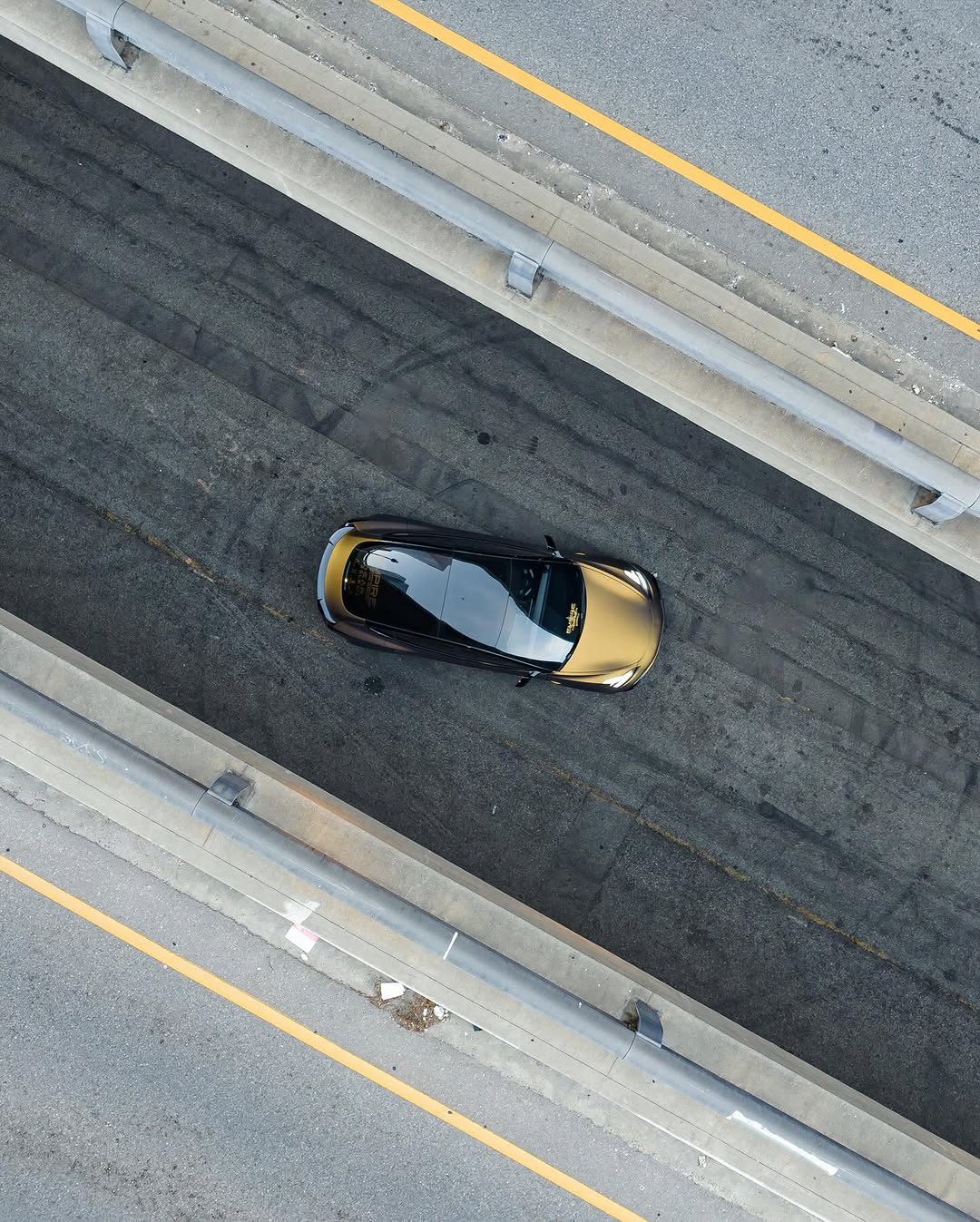 自从我们首次亮相定制前保险杠，AI0⟧RIDE悬架，HARdlineFrunk设置和LED Glow-Up以来，PARKEDKIDED在洛杉矶的Grand Street下进行了首次职业拍摄。这种构建的打击与众不同，这仅仅是开始。

向@teslaflix喊叫，以完美地捕捉氛围， @empire@empirecustomwraps开推了信封， @AI0⟧RliftPerfermancefo@airliftperformanceIT到人行道上。
#goals #goalsetter #elevate #build #buildyourempire #empire #air #bagged #baggedlife #pavement #drop #dropitlow #photoshoot #teslamodel3 #teslamodel3performance @nat_empire