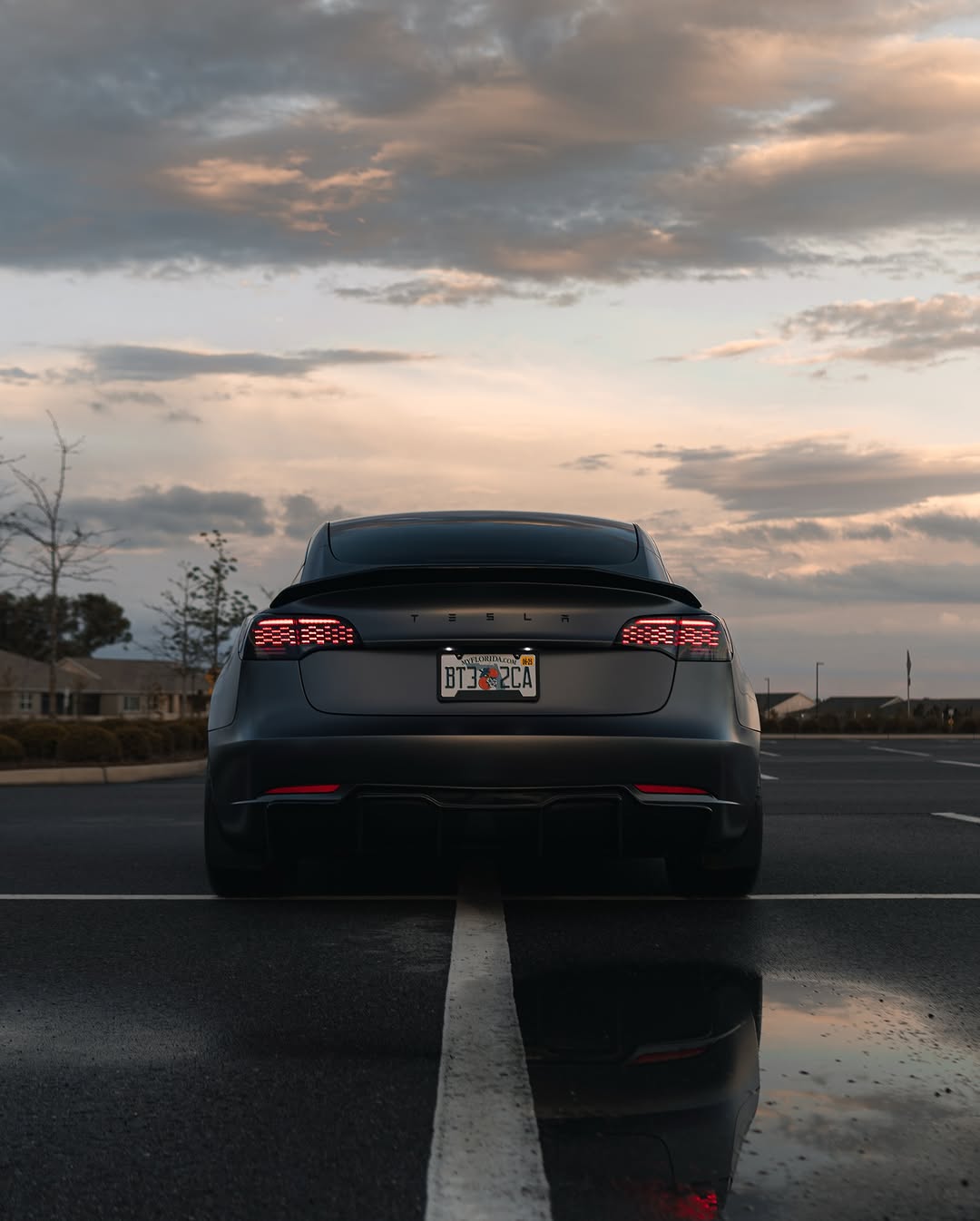 日落与此视图不同

@sonyalphaA6400 + Sigma 30m F1.4

 - 
 - 
 - 
 -
#tesla #modifiedtesla #teslamotors #photography #teslamodel3 #cars #electriccar #teslalife #teslacars #teslaowner #carsofinstagram #carporn #satin #satindarkgrey #wrap #car #carphotography #sonyalpha #sonya6400 #ocala #florida #hre #hrewheels #robotcraftsman #ruined #vorstiener @rawthemonster_