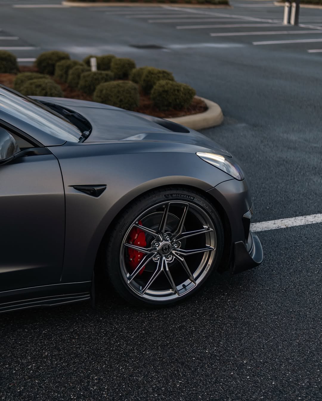 日落与此视图不同

@sonyalphaA6400 + Sigma 30m F1.4

 - 
 - 
 - 
 -
#tesla #modifiedtesla #teslamotors #photography #teslamodel3 #cars #electriccar #teslalife #teslacars #teslaowner #carsofinstagram #carporn #satin #satindarkgrey #wrap #car #carphotography #sonyalpha #sonya6400 #ocala #florida #hre #hrewheels #robotcraftsman #ruined #vorstiener @rawthemonster_