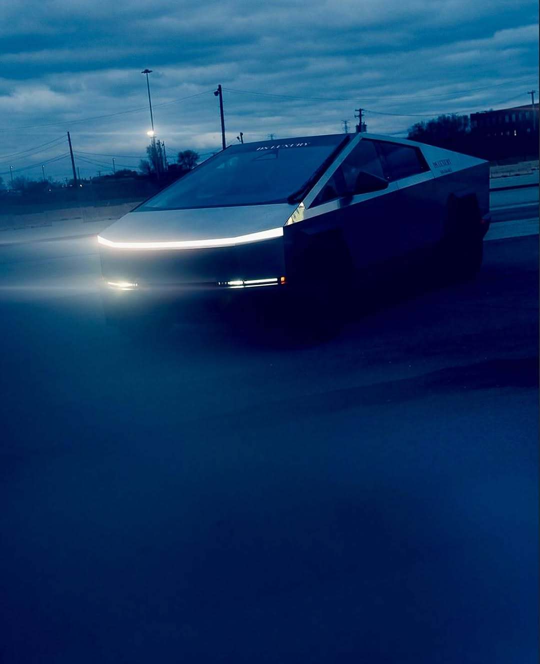 cybertruck的捕获
<关注我们所有塞伯特式内容>
#CyberTruck #TeslaCyberTruck #Tesla #CyberTruckOnly #EV #BEV #PickUpTruck #Truck @sev_d_ @teslamotors @ds.luxury @jaslenegonzalez @teslacybert