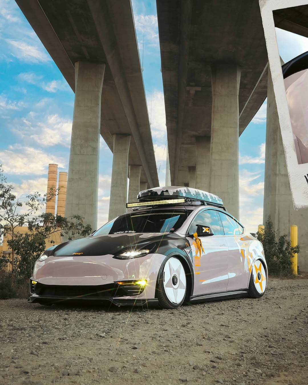 紫色Trackhawk与黄色的Brembos，我正在抓住它们像维京人一样玩耍

📸：@shotsbyshighguy 
包装： @AIMwrap
spon@aimwrapAIr_lift_performa@air_lift_performanceniceWrap_official @@iceboxxcustomsoblk_us 
•
•
@nicewrap_official@floairride@haloblk_us
#tesla #trackhawk #trackhawkjeep #teslalife #teslamodely #purple #pastelaesthetic #wraptheworld #wrapyourcar #artistryinmotion #aimwrap #teslaclub #teslaclubofamerica @srt.trackcock