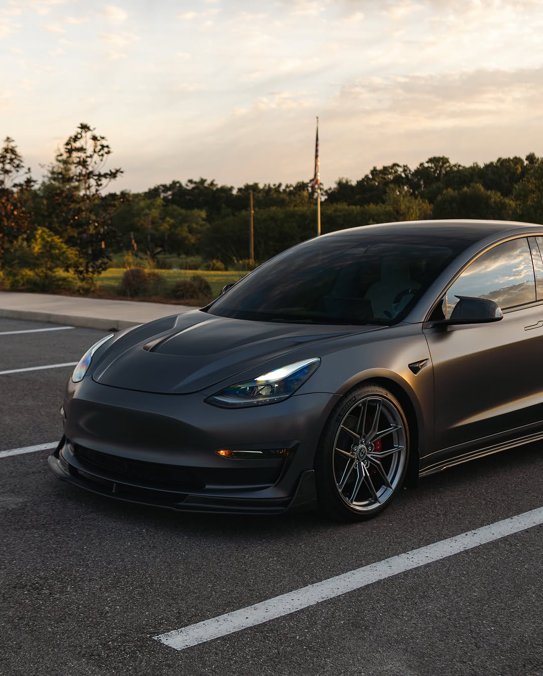 当您的车轮说的远远超出引擎 

@sonyalphaA6400 + Sigma 30m F1.4

 - 
 - 
 - 
 -
#tesla #modifiedtesla #teslamotors #photography #teslamodel3 #cars #electriccar #teslalife #teslacars #teslaowner #carsofinstagram #carporn #satin #satindarkgrey #wrap #car #carphotography #sonyalpha #sonya6400 #ocala #florida @rawthemonster_