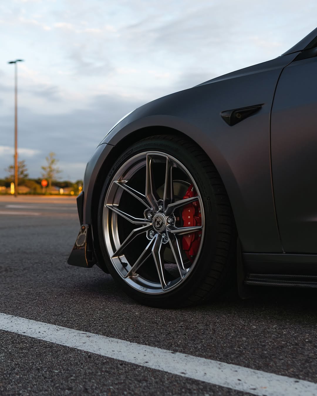 当您的车轮说的远远超出引擎 

@sonyalphaA6400 + Sigma 30m F1.4

 - 
 - 
 - 
 -
#tesla #modifiedtesla #teslamotors #photography #teslamodel3 #cars #electriccar #teslalife #teslacars #teslaowner #carsofinstagram #carporn #satin #satindarkgrey #wrap #car #carphotography #sonyalpha #sonya6400 #ocala #florida @rawthemonster_