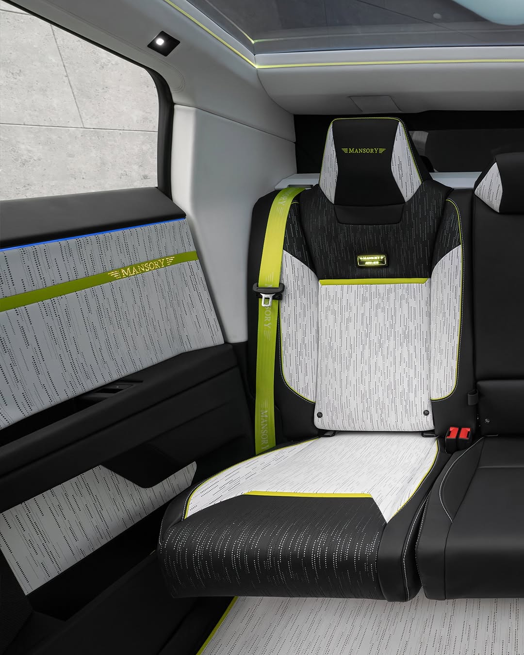 MANSORY在“蒙特卡洛顶级车展2025”上展示了针对特斯拉Cybertruck的扩展定制项目，延续了MANSORY为特斯拉品牌制定的产品策略。 全新的“MANSORY Evo加长版”：全车部件采用全碳纤维材质；限量版；全真皮内饰；车顶附加前大灯；26英寸“FD15”轮毂；高性能公路轮胎——更多细节待揭晓。 综合CO2排放量：0 g/km 能耗：26.1 kWh/100km @mansory