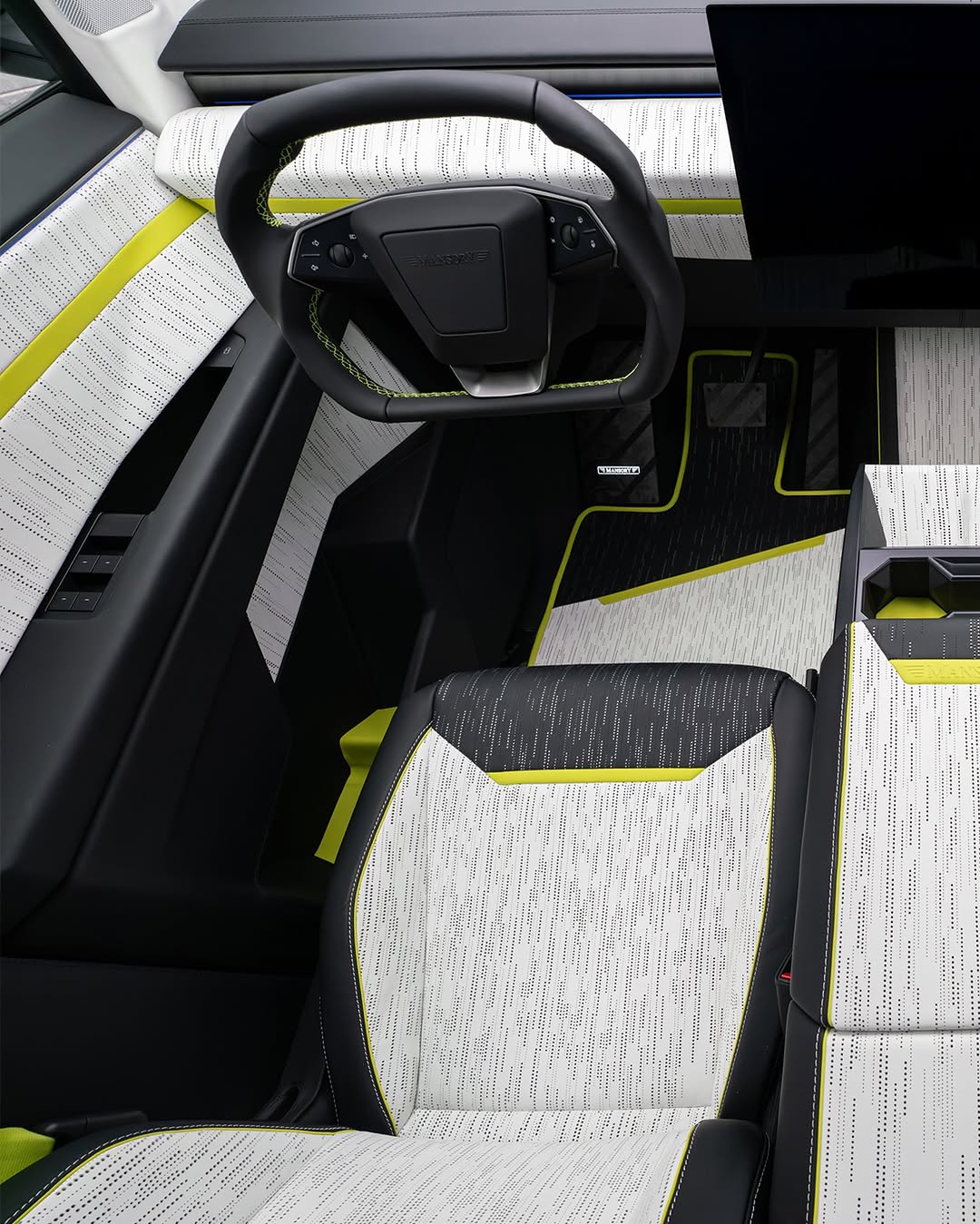 MANSORY在“蒙特卡洛顶级车展2025”上展示了针对特斯拉Cybertruck的扩展定制项目，延续了MANSORY为特斯拉品牌制定的产品策略。 全新的“MANSORY Evo加长版”：全车部件采用全碳纤维材质；限量版；全真皮内饰；车顶附加前大灯；26英寸“FD15”轮毂；高性能公路轮胎——更多细节待揭晓。 综合CO2排放量：0 g/km 能耗：26.1 kWh/100km @mansory