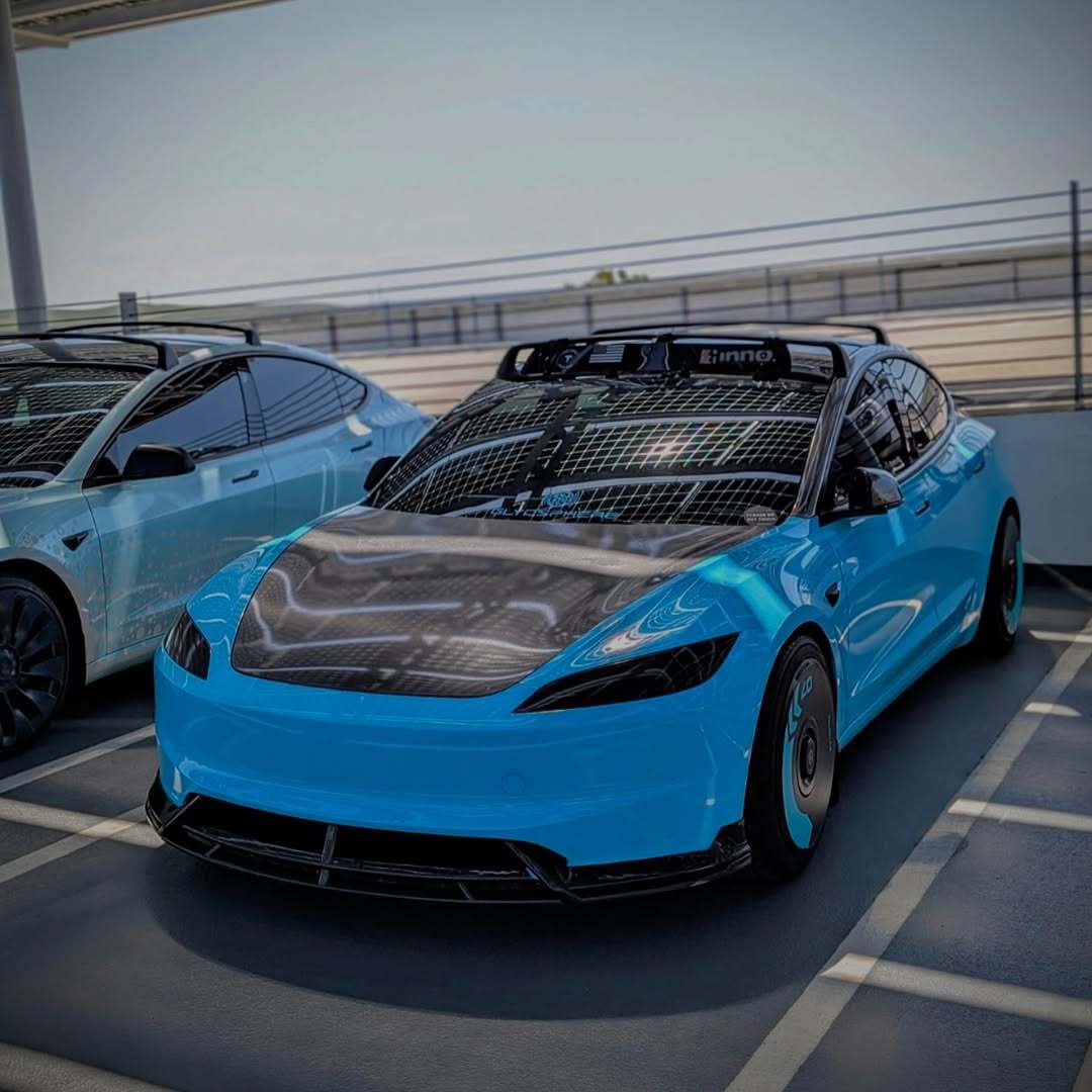 💤 #foryoupage #explorepage #trending #teampixel #wrappedcars #loweredcars #carbonfiber #teslaowners #carculture #evclub #evs #newpost #trendy #virałpost #photography #photos @tesla.mann_