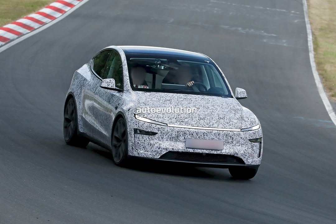 伪装中的新款Model Y高性能版在赛道被拍到 📸 @theautoevolution #MYP #modelYperformance #teslaclubofamerica #nürburgring @teslaclubofamerica