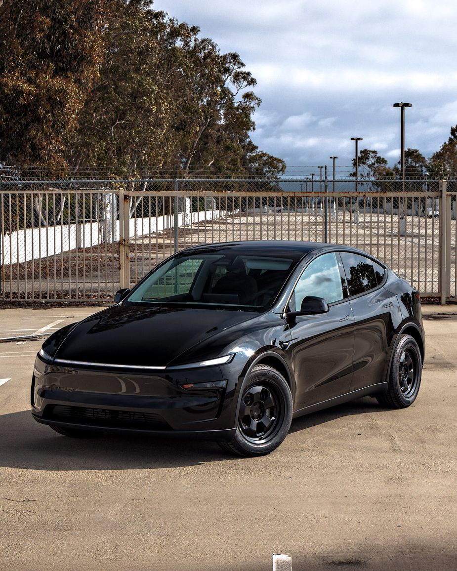 curb 敲击？今天不会。 UP.FIT PD 锻造轮毂以实用为主的设计为您的 Model Y 提供了日常防护，抵御路缘、裂缝和昂贵的更换。比原厂更坚固。比预期的要轻。被警察车队信赖；现在面向普通驾驶者供应。 #yokohama #onyokohamas #geolandarxcv @unpluggedperformance