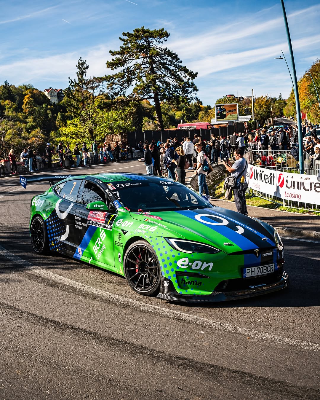 从山地爬坡到赛道日，电动性能不再处于下风。⚡🏁 @unpluggedperformance