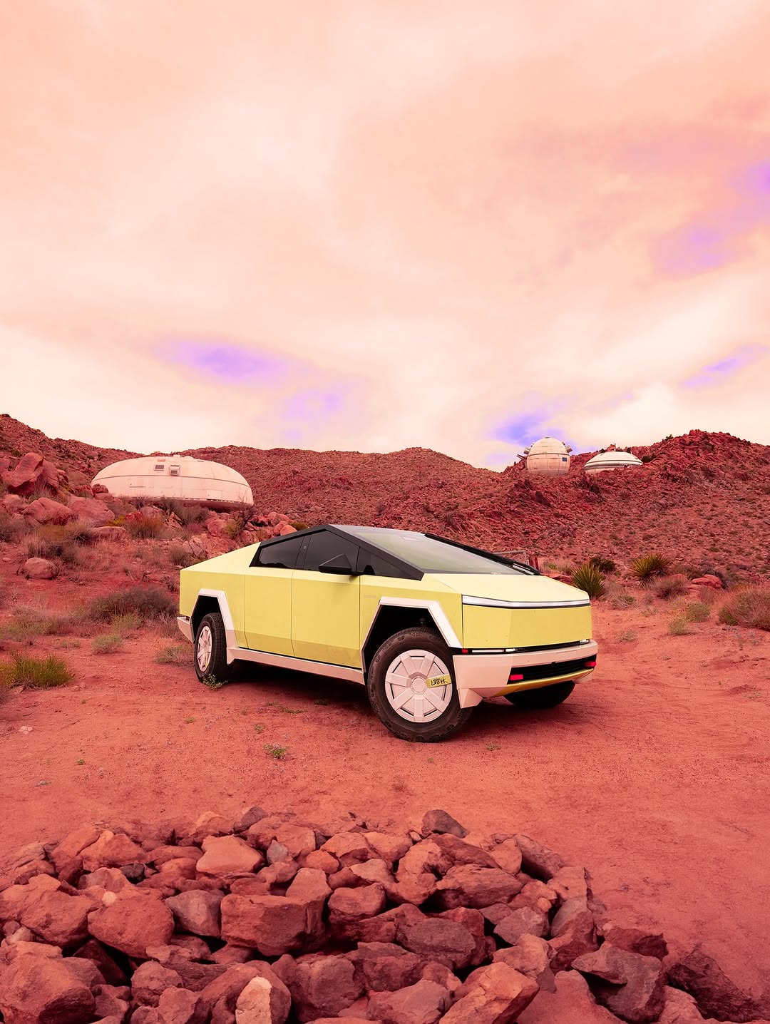 抱歉我失联了，我在火星上迷路了 😆🚀 📸 : @shotsbyshighguy 赞助 : @nicewrap_official • • • • • #tesla #tesla电机 #tesla生活 #tesla赛博卡车 #cybertruck #cybertruck包膜 #mars #nasa #spacex #spacex发射 @spycytruck