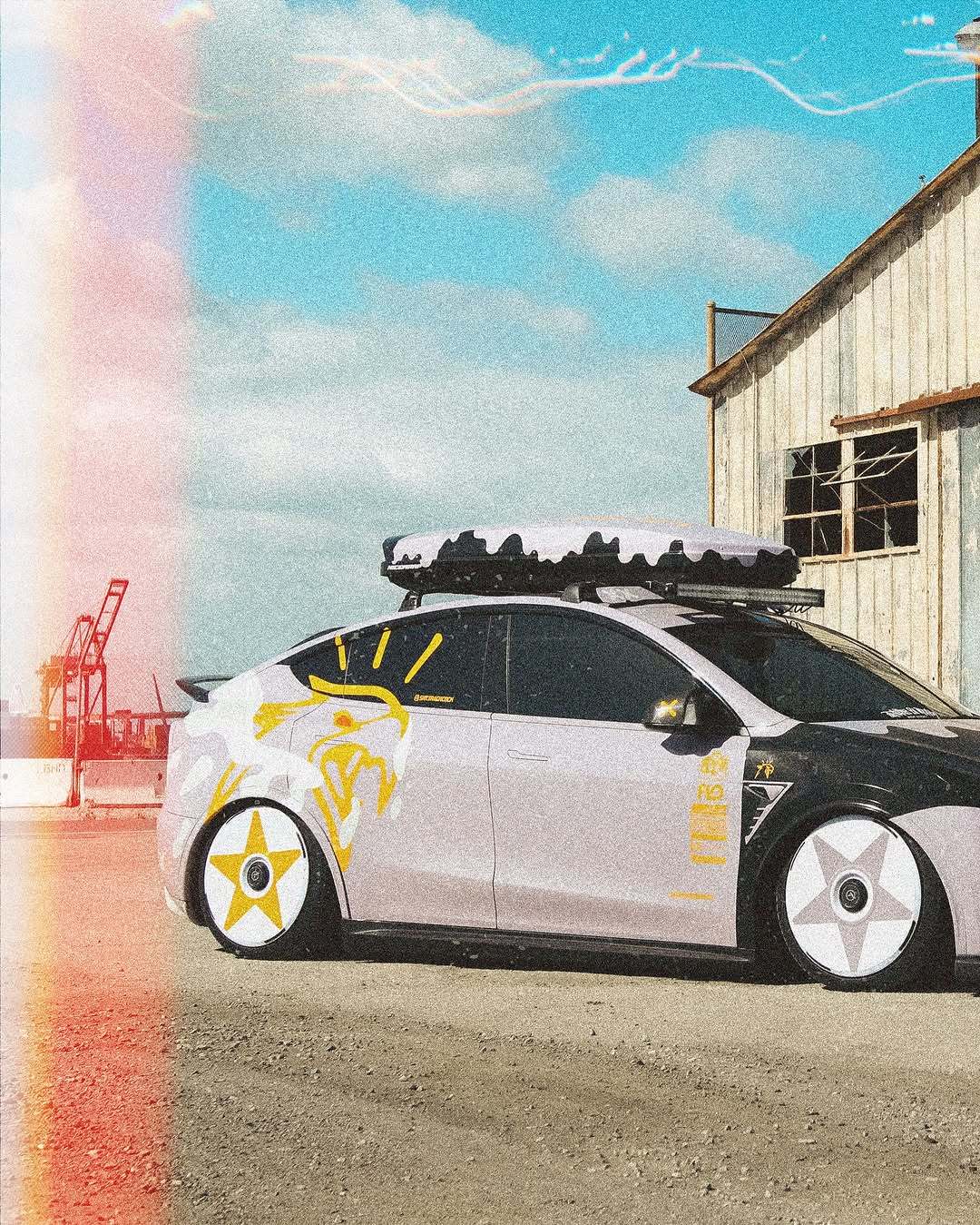 认证的头衔奖杯 😜 #iykyk 📸: @shotsbyshighguy Wrap: @aimwrap 组别: @twisted.teslas 赞助商: @iceboxxcustoms @haloblk_us @air_lift_performance @hansshow_official @nicewrap_official • • • • • #tesla #tesla赛车 #tesla车型 #tesla生活 #tesla车主 #tesla俱乐部 #twistedtesla #artistryinmotion #trackhawk #srt #mopar #purplecars @srt.trackcock