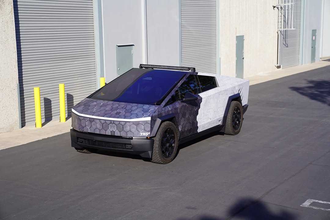 第一辆受星舰启发的包裹版Cybertruck。机械吉拉触手用隔热罩和不锈钢捕捉星舰 #fyp #viral #tesla #starship #cybertruck @teslaownerssv