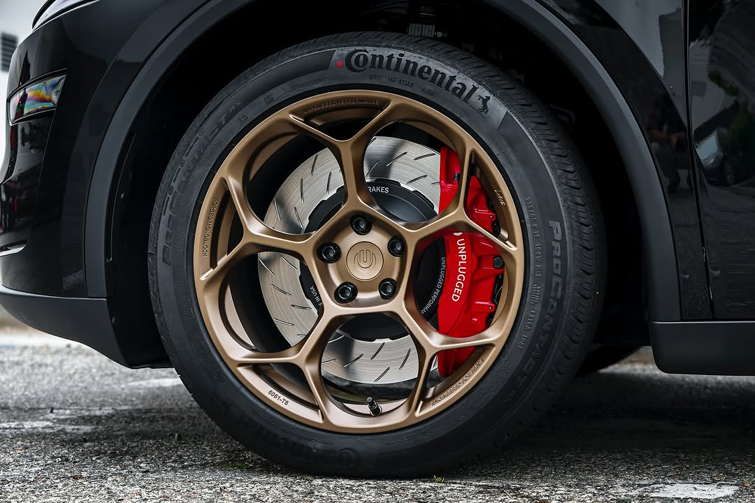 绝对制动功率 🛞 19英寸 UP FORGED UP-05 磨砂黄铜色 UP 六活塞大刹车套件（前轮）适用于 Model 3 和 Y 2017+ 型号 完美轮毂与大刹车套件组合，仅限@unpluggedperformance @unpluggedperformance