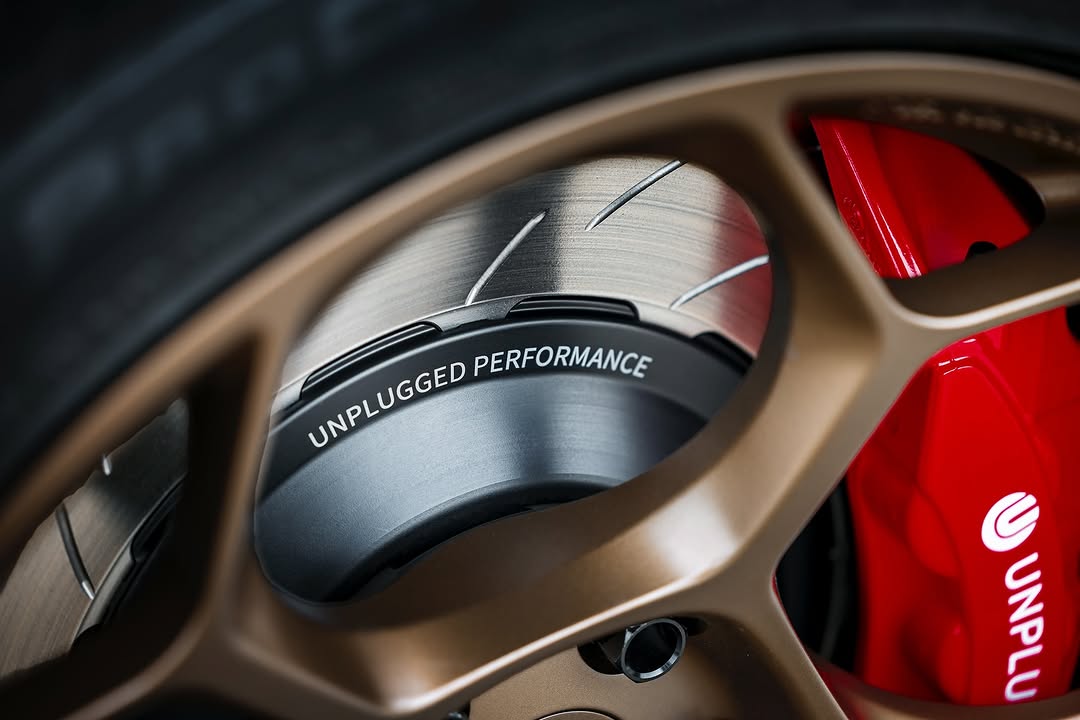 绝对制动功率 🛞 19英寸 UP FORGED UP-05 磨砂黄铜色 UP 六活塞大刹车套件（前轮）适用于 Model 3 和 Y 2017+ 型号 完美轮毂与大刹车套件组合，仅限@unpluggedperformance @unpluggedperformance