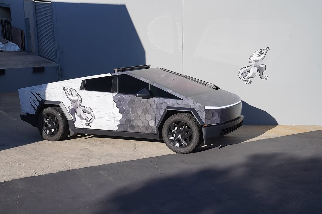 第一辆受星舰启发的包裹版Cybertruck。机械吉拉触手用隔热罩和不锈钢捕捉星舰 #fyp #viral #tesla #starship #cybertruck @teslaownerssv