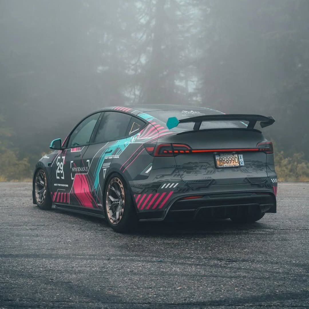 烟花后的景象 🚗 @theblackstaffe @spaceman.y 🏡 BC @teslaclubofamerica