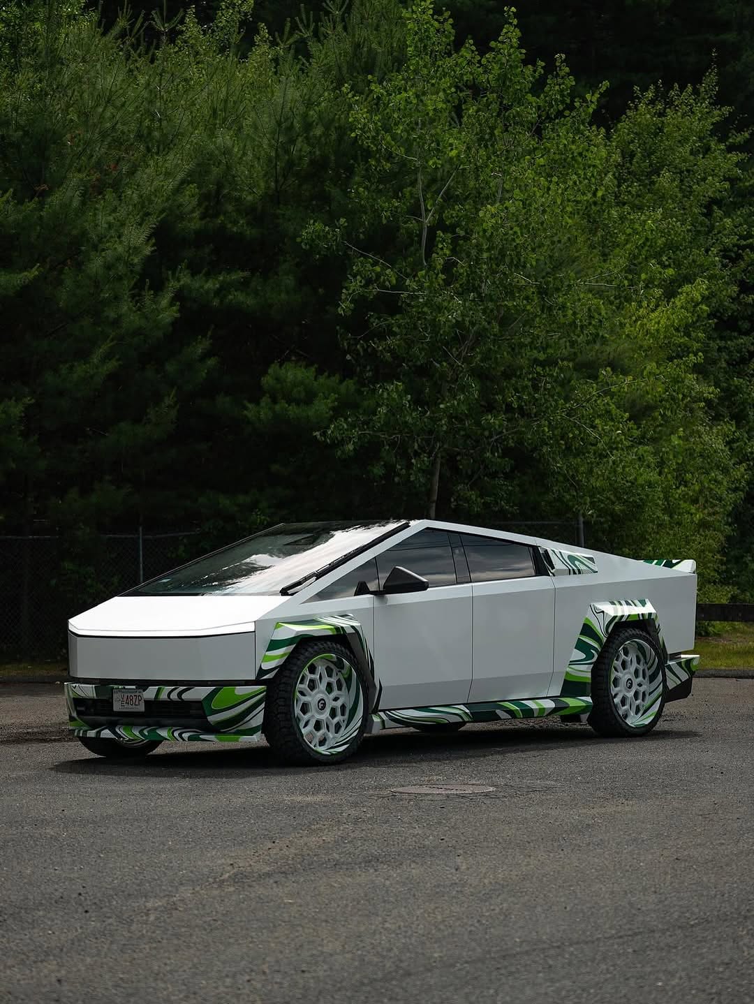 网络卡车星期二 🛻 @insight.cuts 📍 @addictiveautosports 🏡 NV 📸 @ayo.its.wolo @teslaclubofamerica
